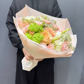 Букет из роз, гортензии и каллы