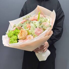 Букет из роз, гортензии и каллы