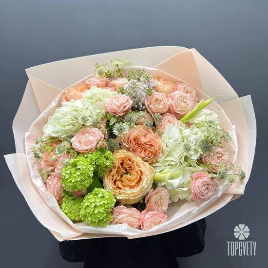 Букет из роз, гортензии и каллы