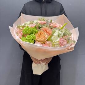 Букет из роз, гортензии и каллы