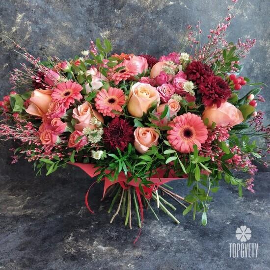 Букет из роз, хризантем и гербер 