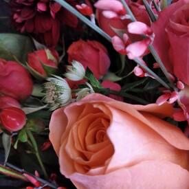 Букет из роз, хризантем и гербер 