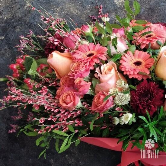 Букет из роз, хризантем и гербер 