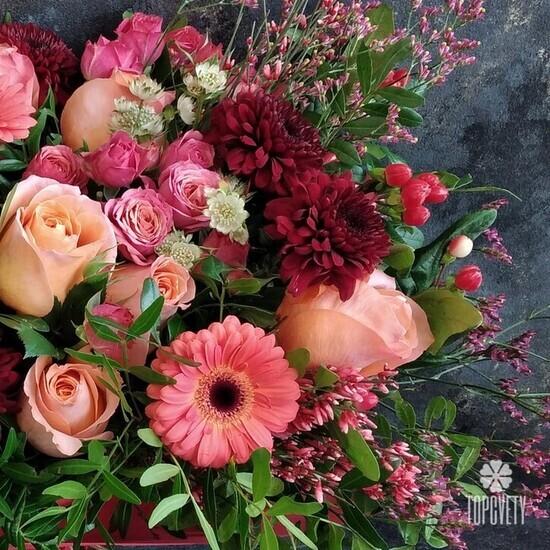 Букет из роз, хризантем и гербер 