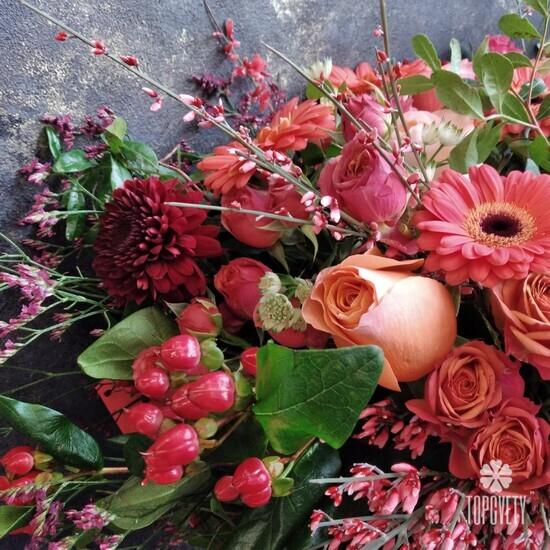 Букет из роз, хризантем и гербер 