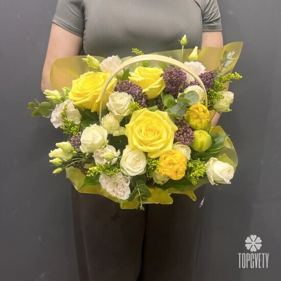 Композиция из роз, тюльпанов и эустомы