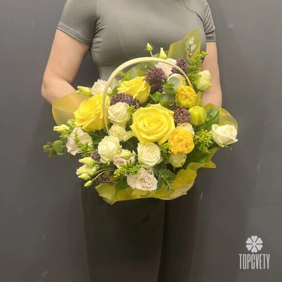 Композиция из роз, тюльпанов и эустомы