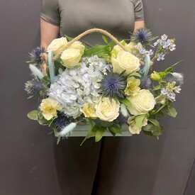 Композиция из гортензии, роз и альстромерии