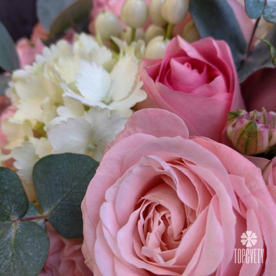 Букет из роз, гвоздик и гортензий в кашпо 