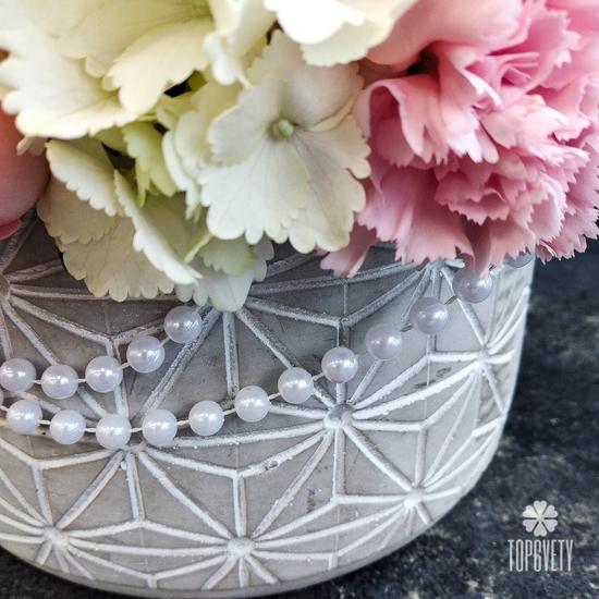 Букет из роз, гвоздик и гортензий в кашпо 