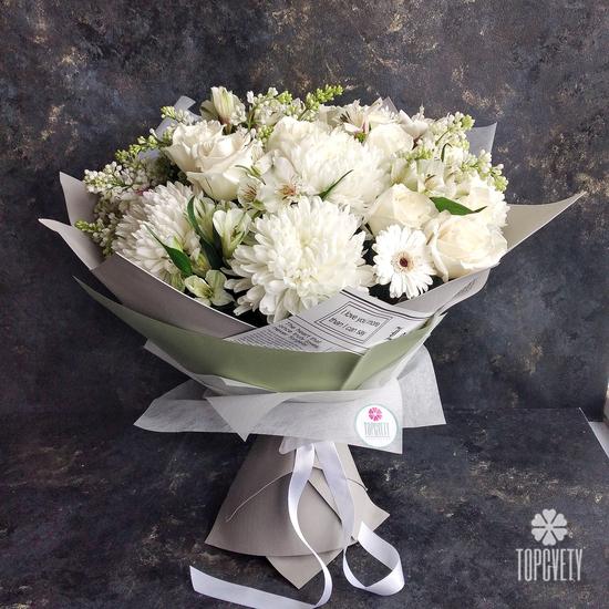 Букет из хризантем, роз и сирени