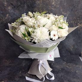 Букет из хризантем, роз и сирени