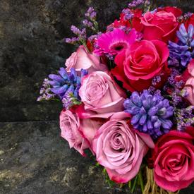 Букет из роз, гербер, гиацинтов и суккулента
