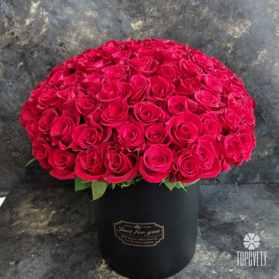 Букет из 101 красной розы Фридом в коробке