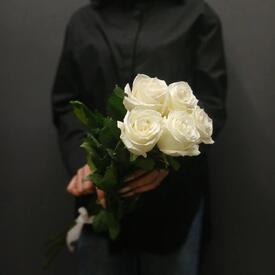 Букет из 5 роз Плайя Бланка 50см
