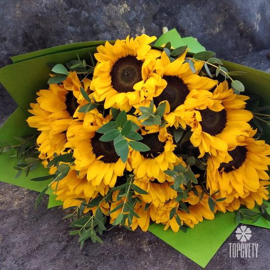Букет из 15 подсолнухов