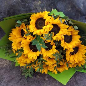 Букет из 15 подсолнухов