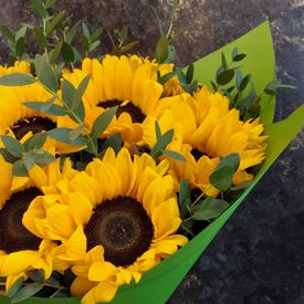 Букет из 15 подсолнухов