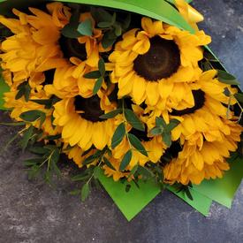 Букет из 15 подсолнухов