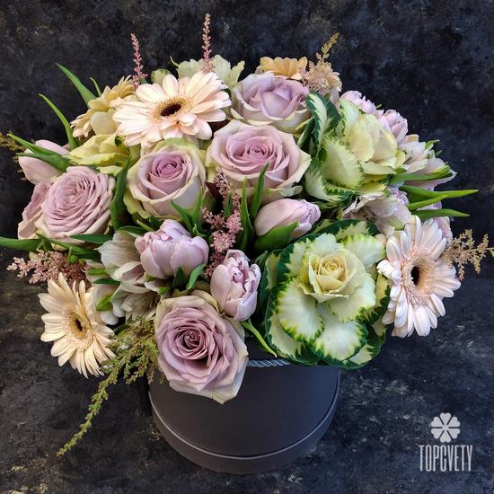 Букет из роз гербер и тюльпанов в коробке 