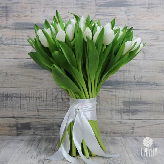Букет из 31 белого тюльпана 