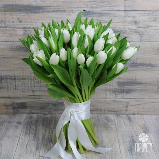 Букет из 31 белого тюльпана 