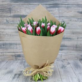 Букет из 45 бело-розовых тюльпанов 