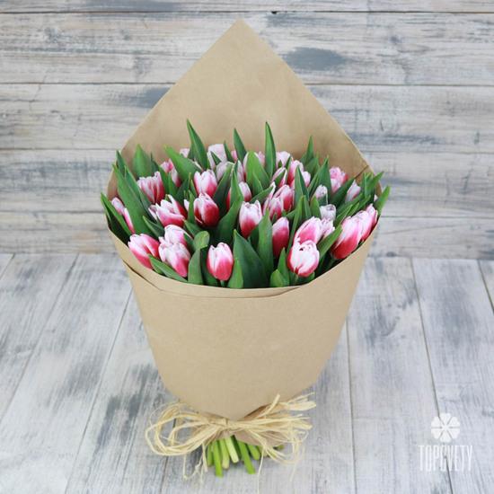 Букет из 45 бело-розовых тюльпанов 