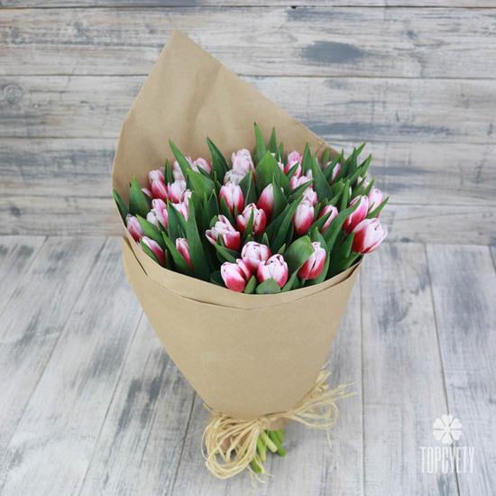 Букет из 45 бело-розовых тюльпанов 