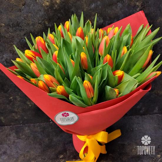 Букет из 51 желто-красного тюльпана