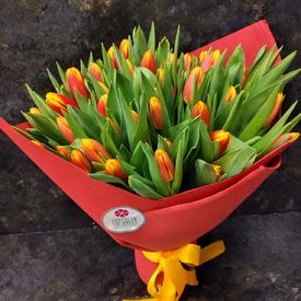 Букет из 51 желто-красного тюльпана