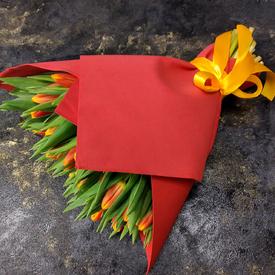 Букет из 51 желто-красного тюльпана