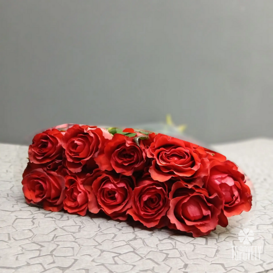 Роза красная Кения 50 см в пачке