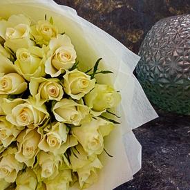Букет из 51 белой розы Кения 40см
