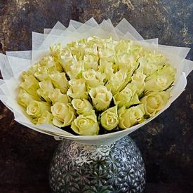 Букет из 51 белой розы Кения 40см