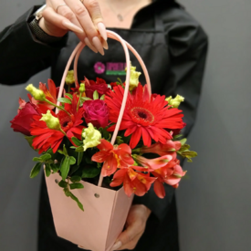 Композиция из  гербер, роз и альстромерии