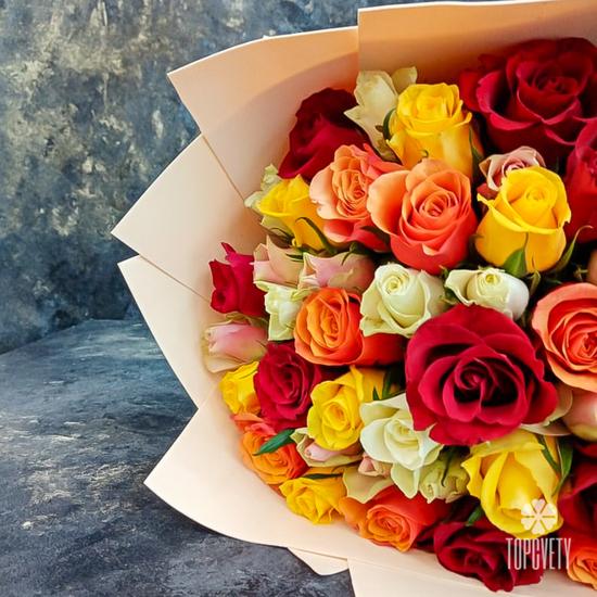 Букет из 51 белой, красной, оранжевой розы 40см