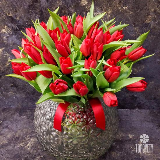 Букет из 35 красных тюльпанов
