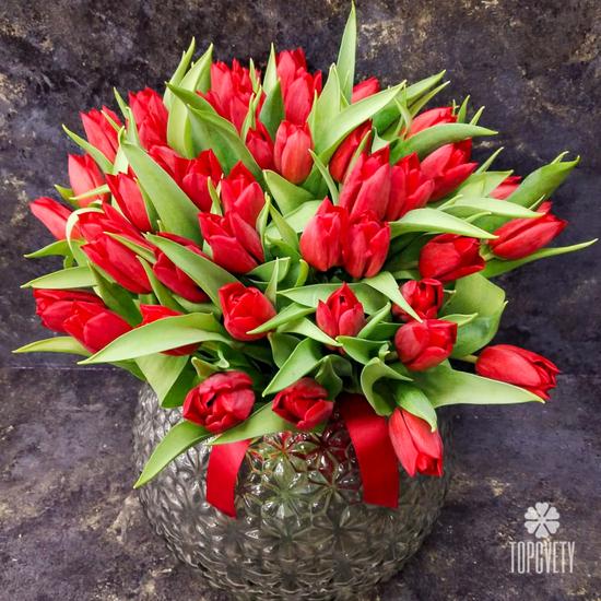 Букет из 35 красных тюльпанов