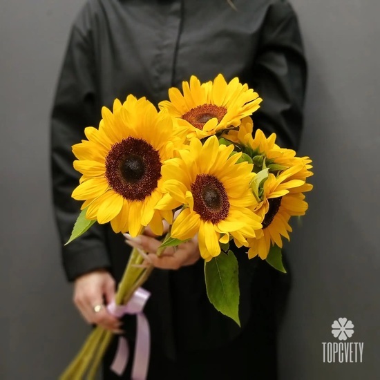 Букет из 5 подсолнухов