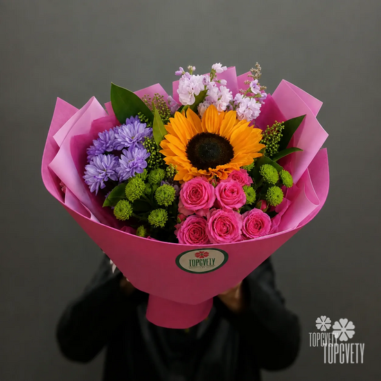 Букет из подсолнуха, хризантемы и кустовой розы