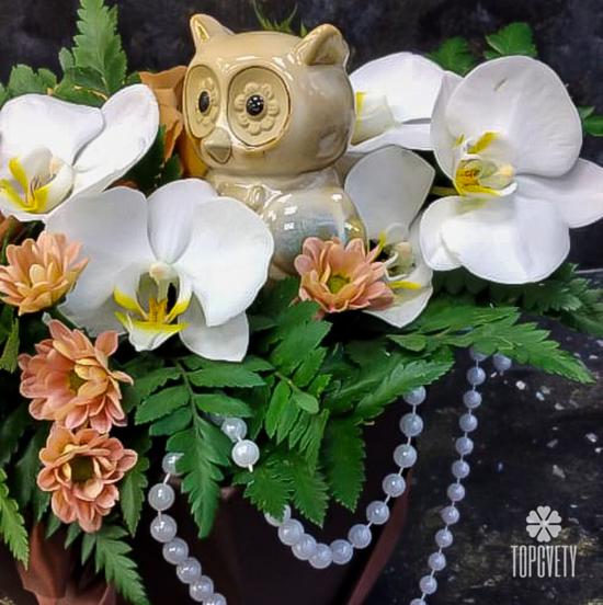 Букет из орхидей и хризантем 