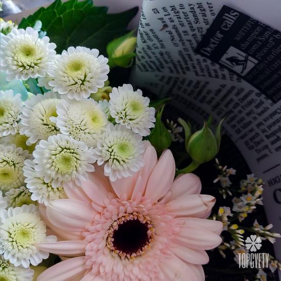 Букет из гортензий, кустовых роз и гербер 