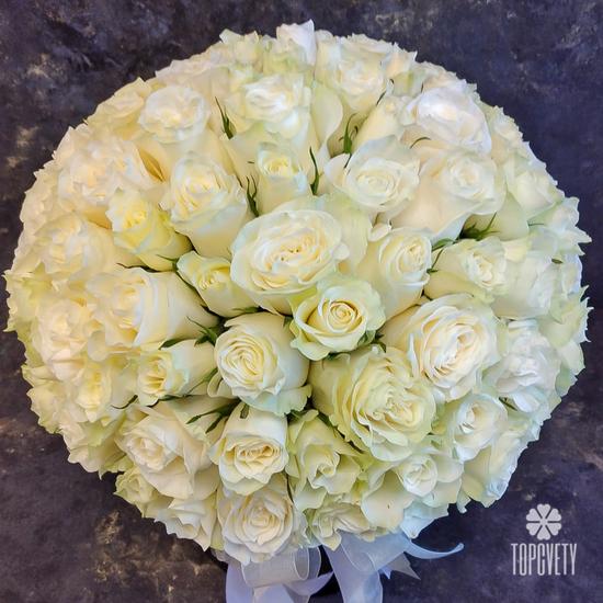 Букет из 75 белых роз в коробке 