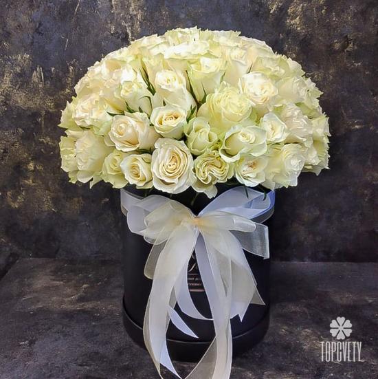 Букет из 75 белых роз в коробке 