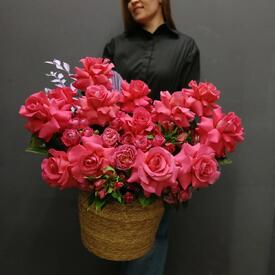 Композиция из роз и альстромерии