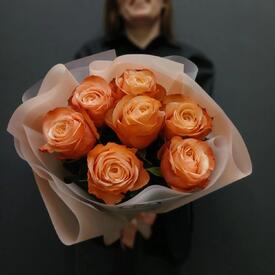 Букет из 7 пионовидных роз Кахала 50см 