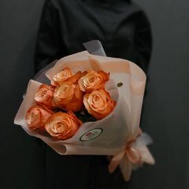 Букет из 7 пионовидных роз Кахала 50см 