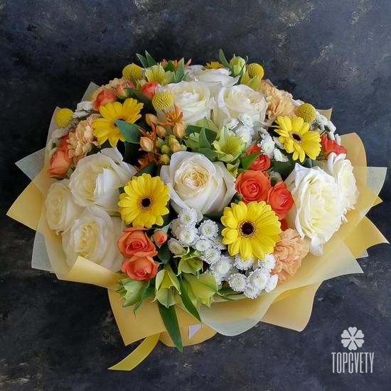 Букет из роз, гербер и хризантем