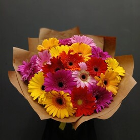 Букет из 19  гербер микс